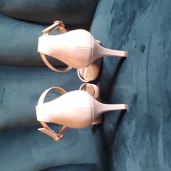 Bandolino Heels - Picture 4 of 9